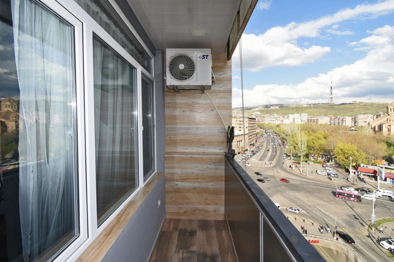 Positive Apartment In Center Of Yerevan City Dış mekan fotoğraf
